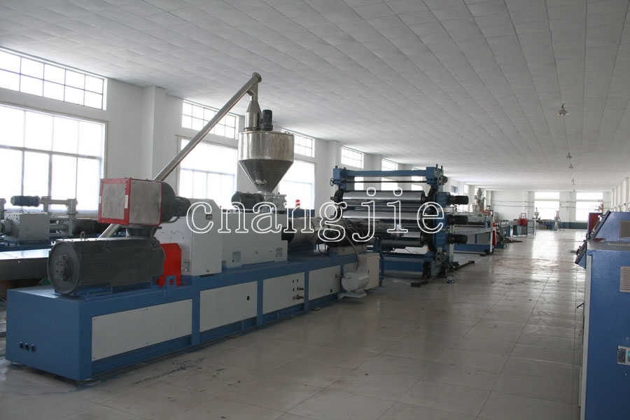 Qingdao LongChangjie Machinery'nin ahşap plastik döşeme üretim hattının üretim süreci